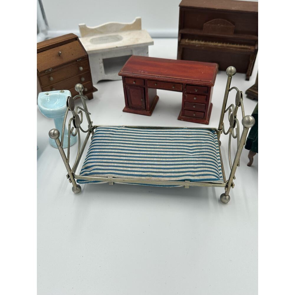 Lot of 9 Pieces of Vintage Doll Furniture - Picture 4 of 6